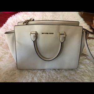 Authentic Michael kors Selma bag